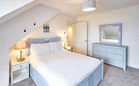 Host & Stay - The Whitby Pearl